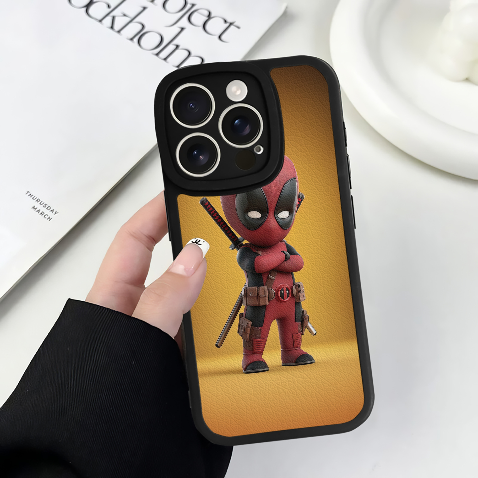 （画像用） Deadpool デッドプール 【iPhone 16シリーズ対応】シリコンスマホケース（レザー調） 材質：シリコン